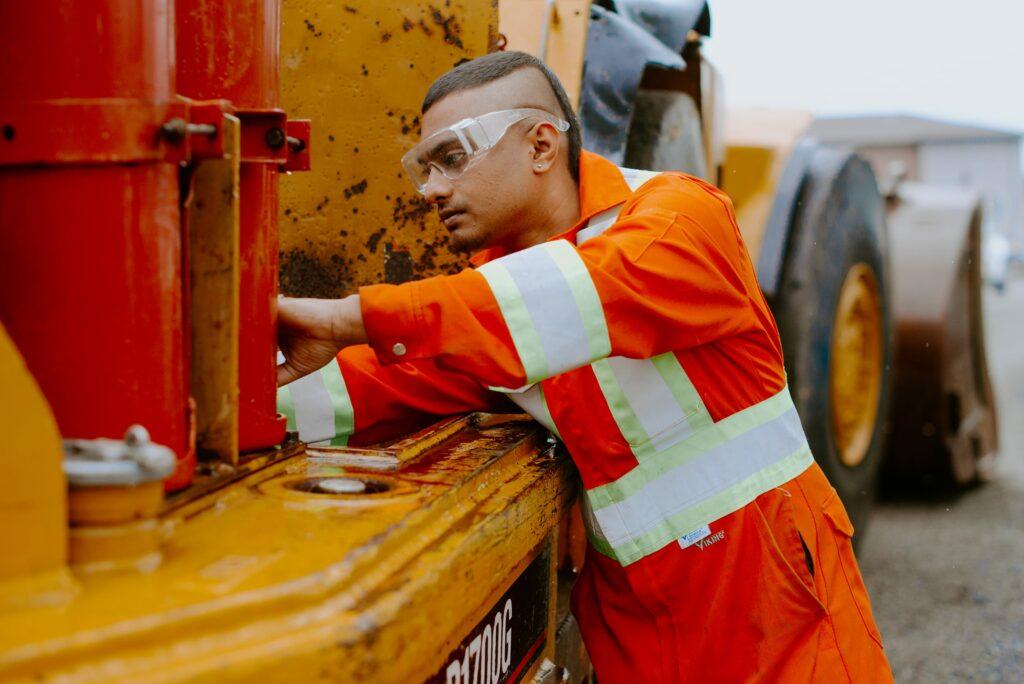 Heavy Equipment Mechanic Tech